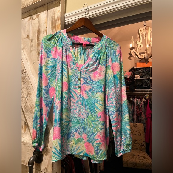 Lilly Pulitzer Tops - Lilly Pulitzer long sleeve Elsa silk top sz L